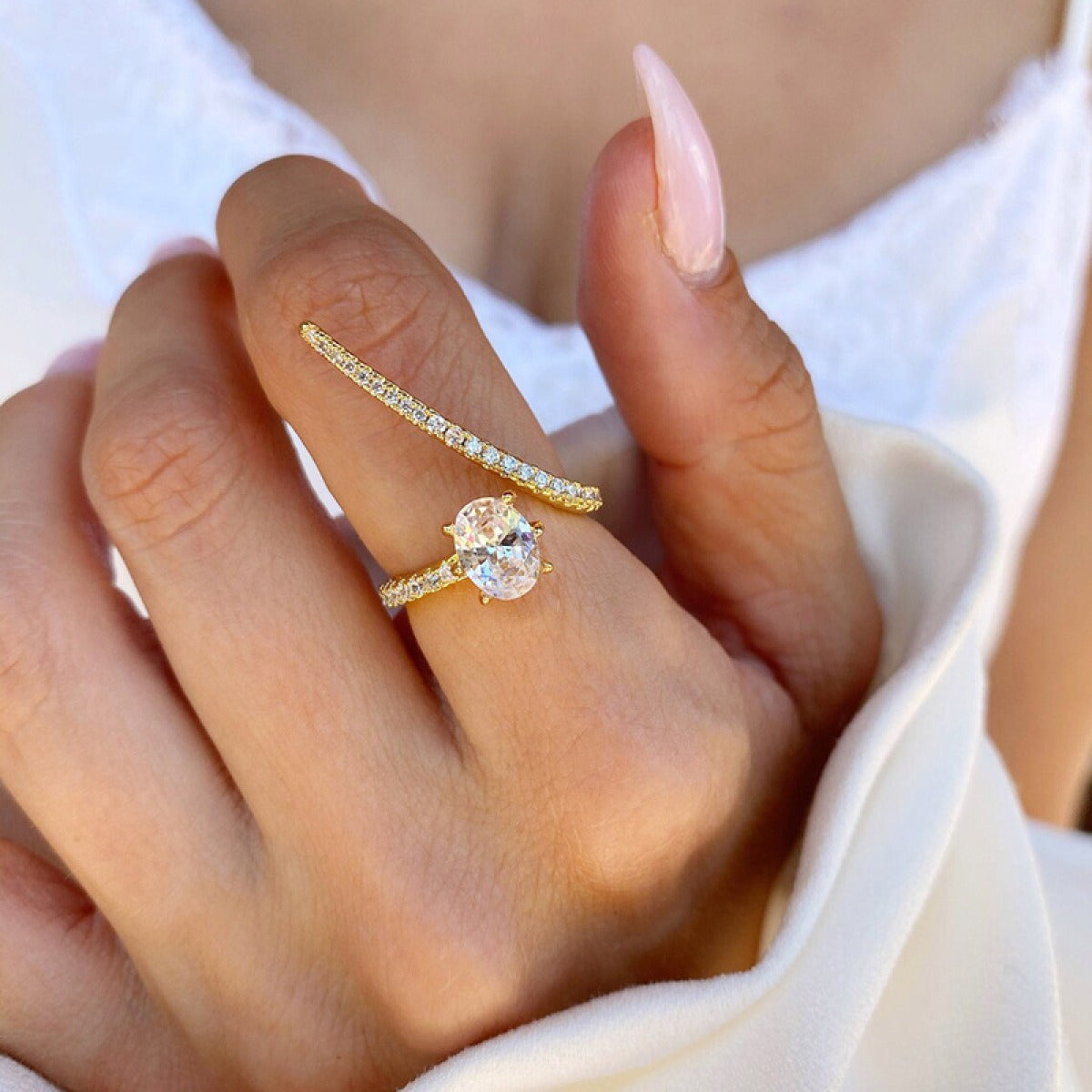 Aimi – Bague de Mariage à Quatre Griffes
