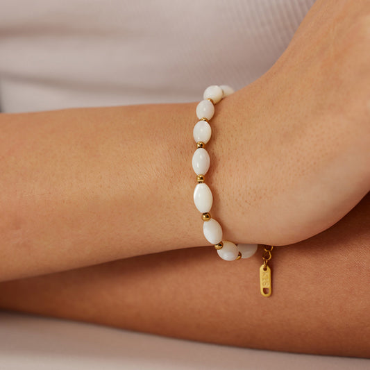 Clara – Bracelet ovale en acier inoxydable doré