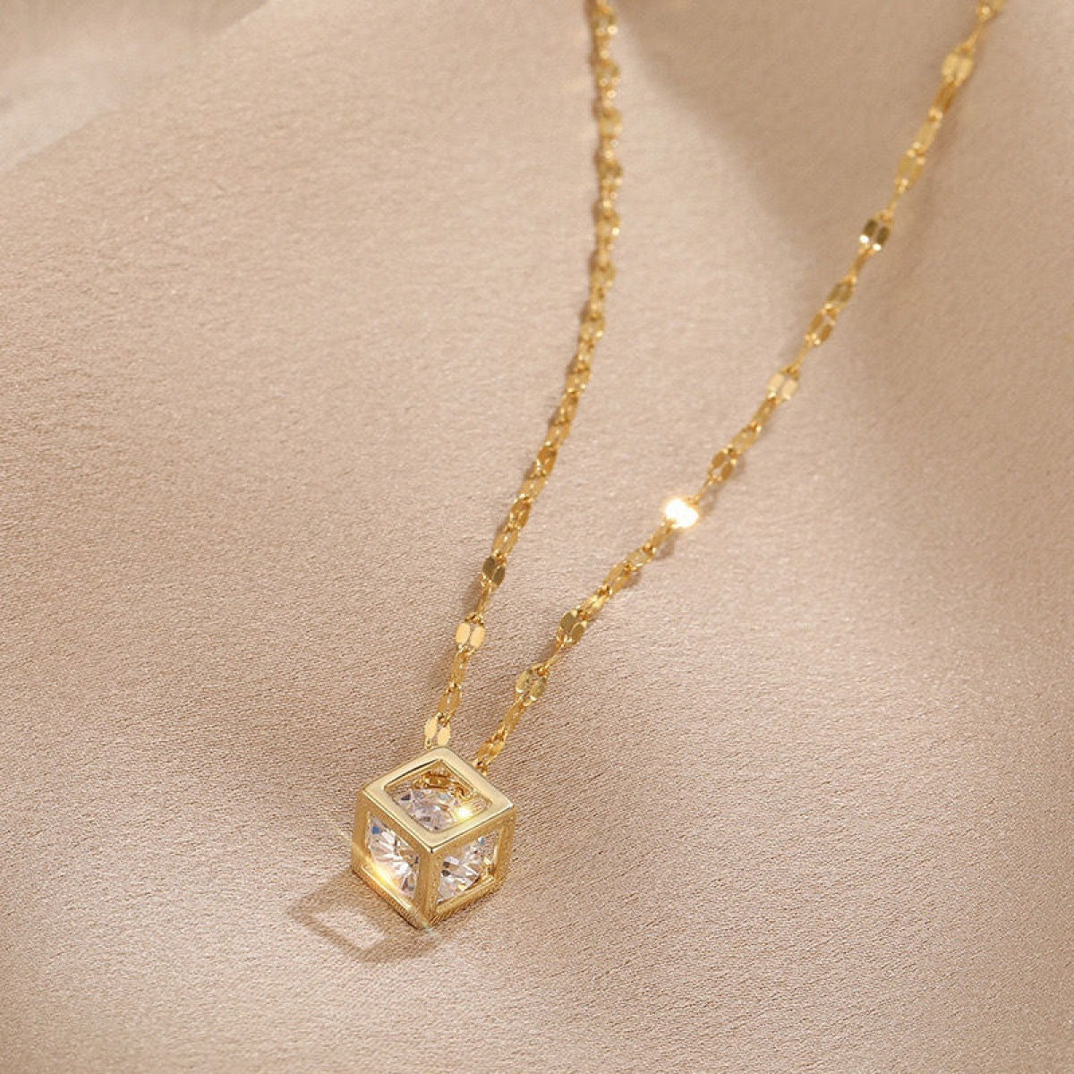 Yen – Collier Clavicule en Zircon Transparent