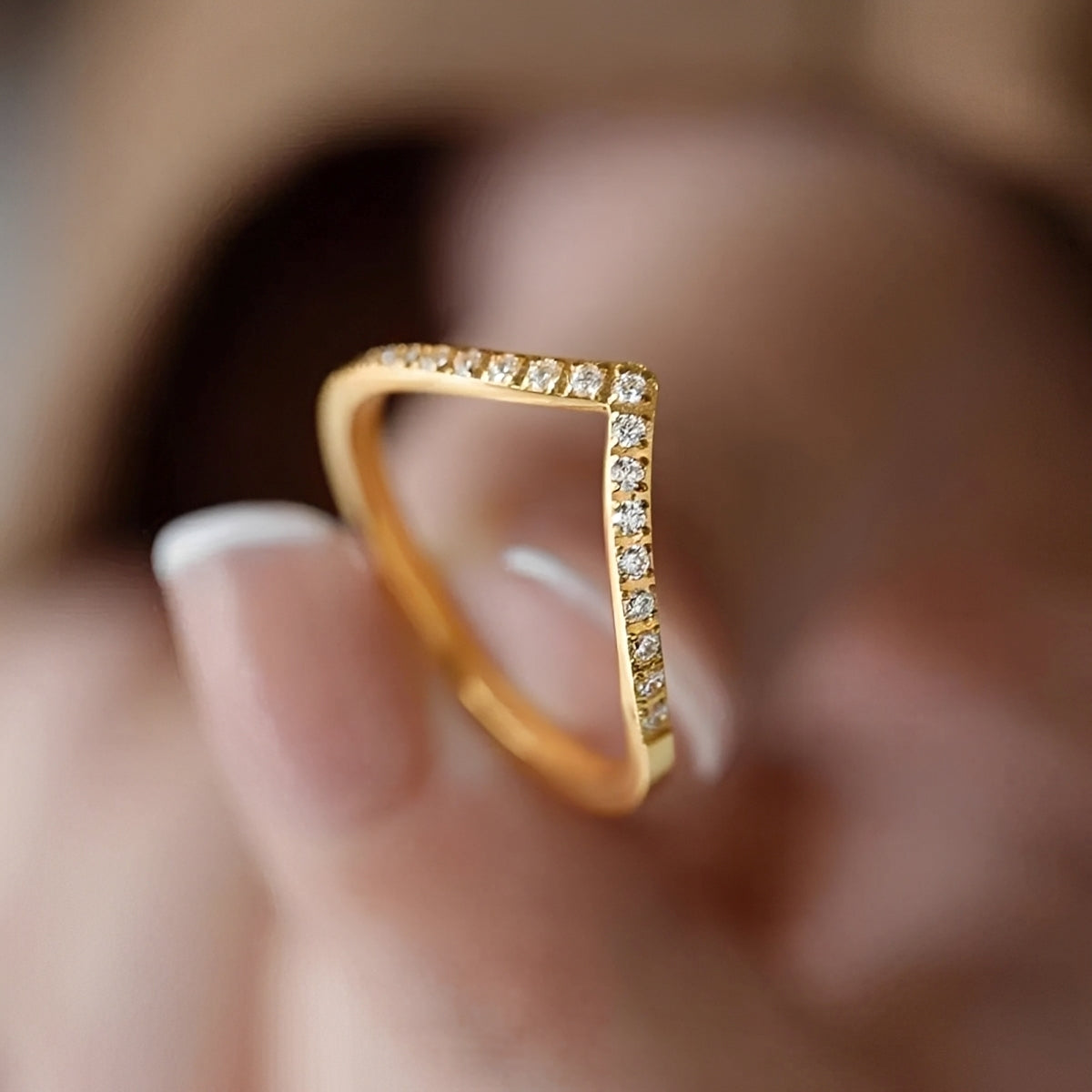 Vania – Bague Diamant en V au Design Élancé
