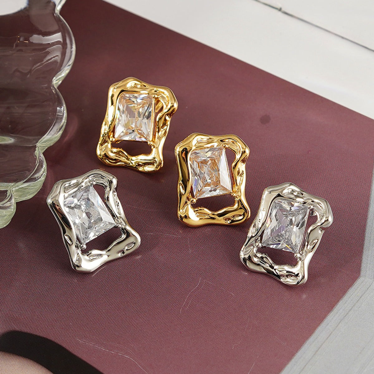 Hana – Boucles d’Oreilles Pierre Dorée Liquide