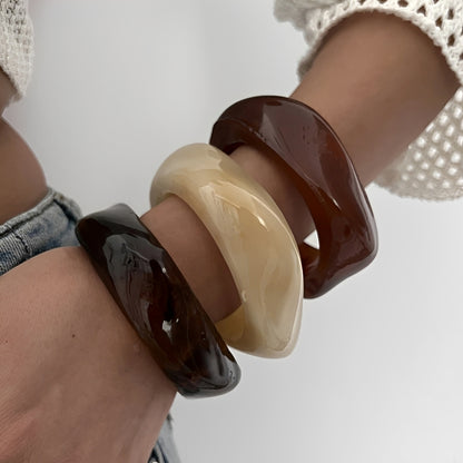 Layra – Bracelet Acrylique Irrégulier Translucide