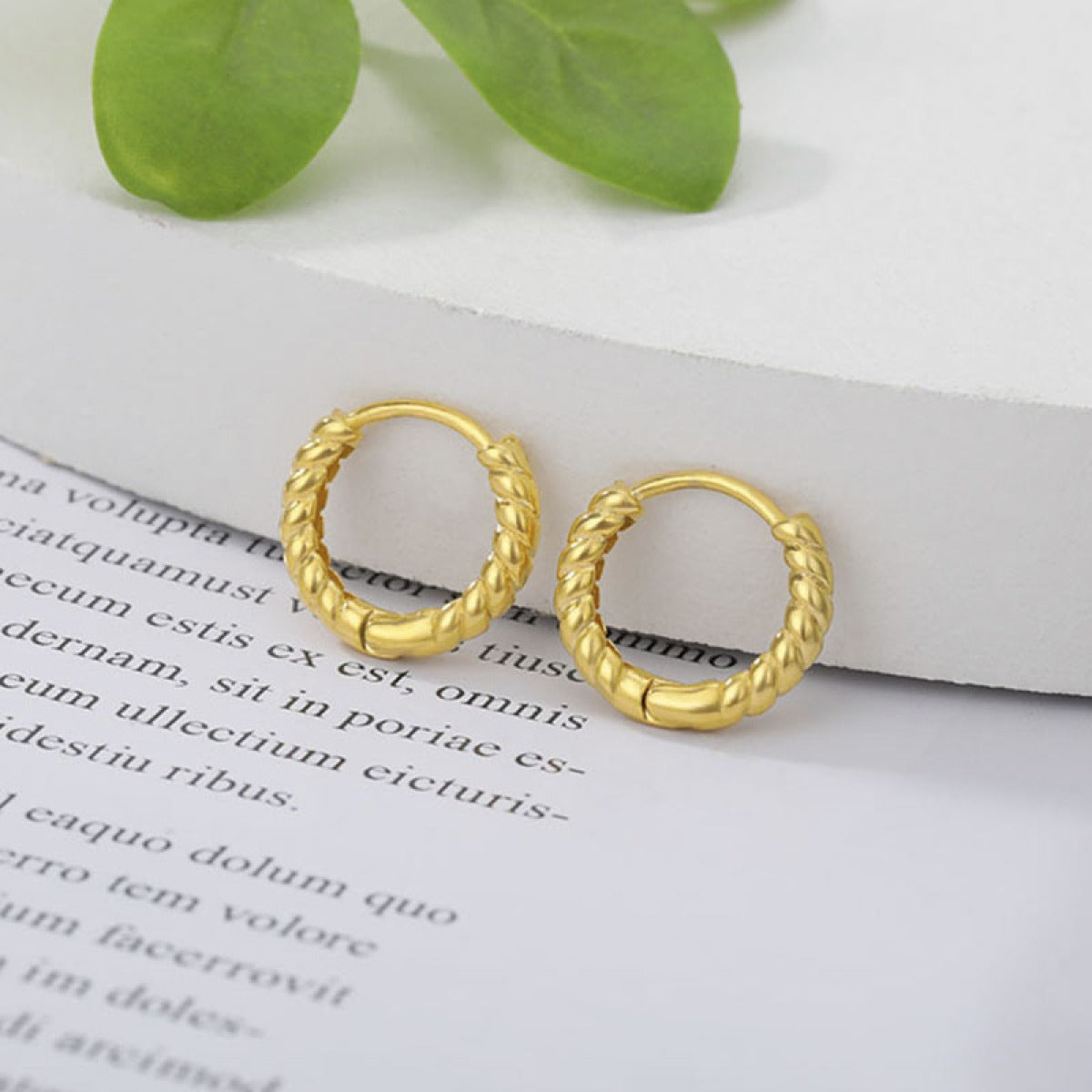 Manon – Boucles d'Oreilles Mini Créoles Corde en Or