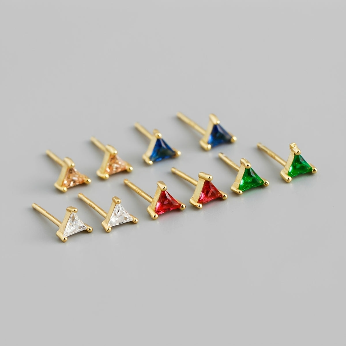 Inez – Clous d’Oreilles Triangle Zircon Coloré