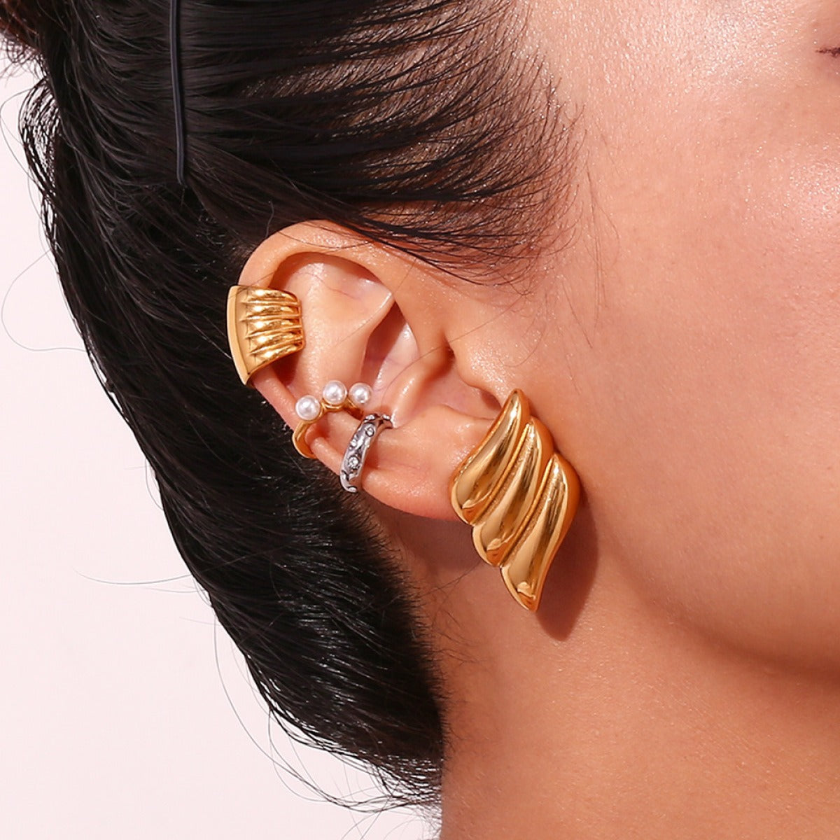 Alizée – Boucles d’Oreilles Ailes Trois Couches Dorées