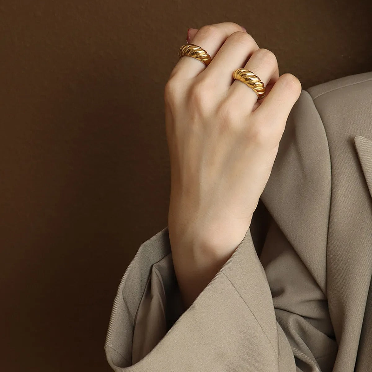 Zie – Bague rétro à surface ondulée sculptée