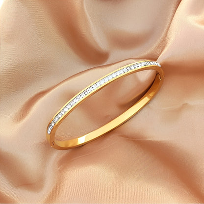 Amelie – Bracelet étoilé en acier titane