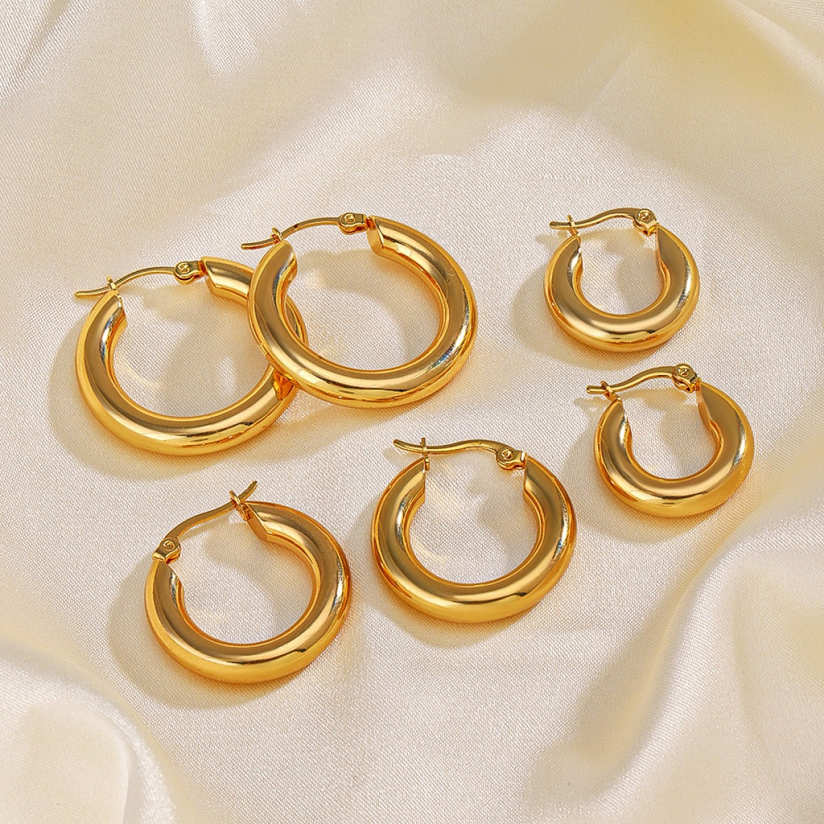 Lena – Créoles Simples Dorées 18K