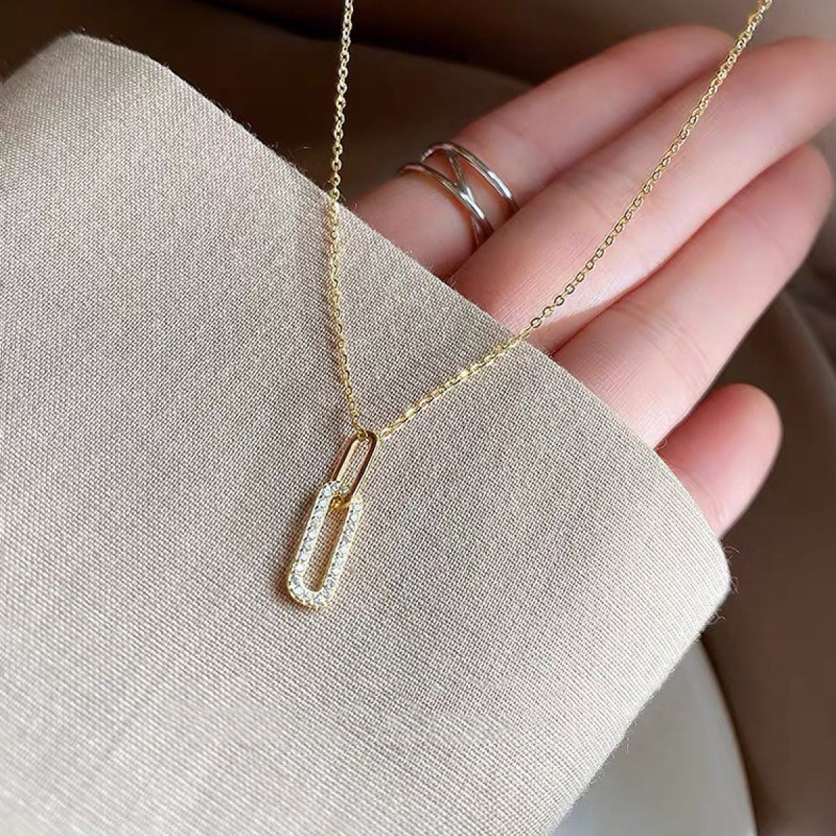 Sora – Collier à Pendentif Maillon Étincelant