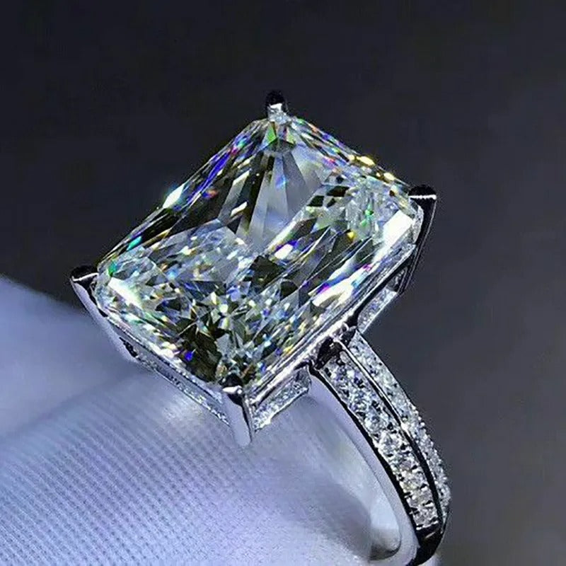 Jade – Bague avec Zircon Oversized
