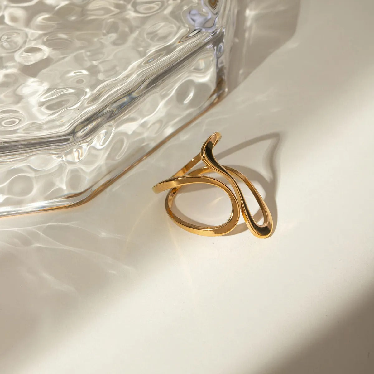 Dori – Bague Ouverte Spirale Dorée Irégulière