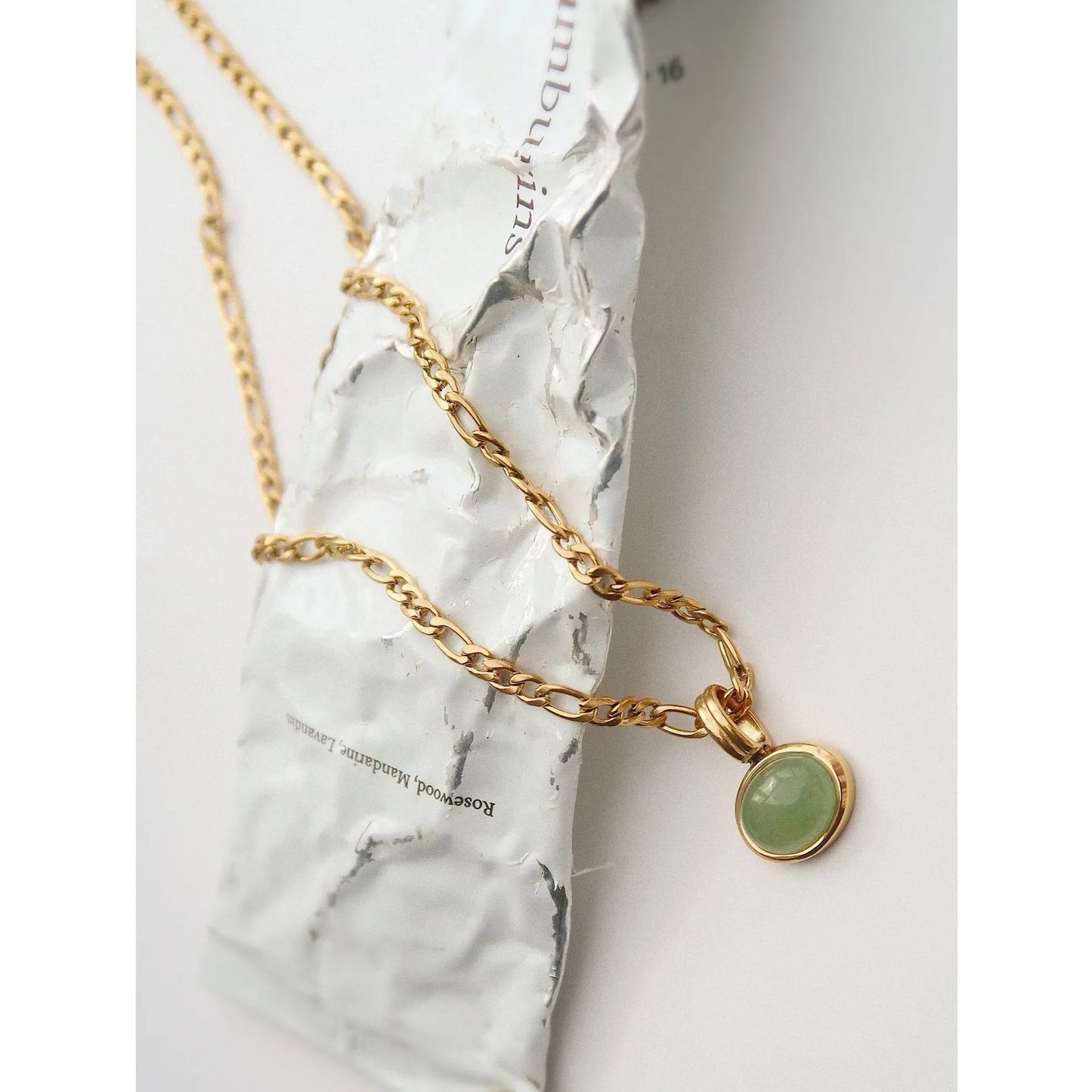 Malaya – Collier à Pendentif Ovale