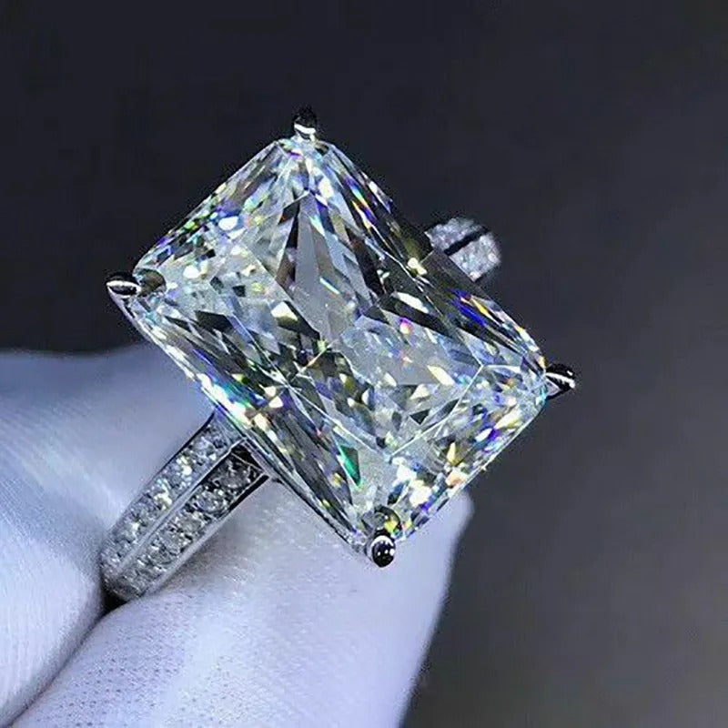 Jade – Bague avec Zircon Oversized
