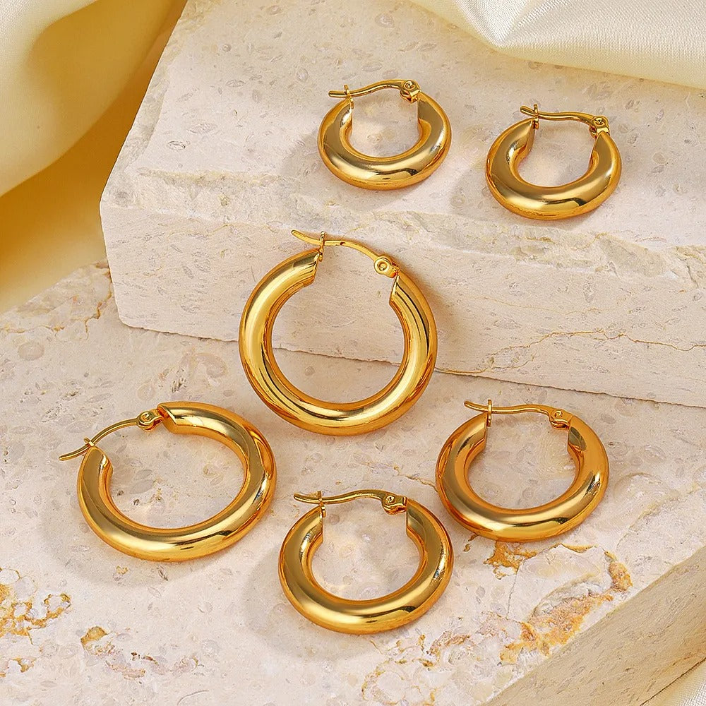 Lena – Créoles Simples Dorées 18K