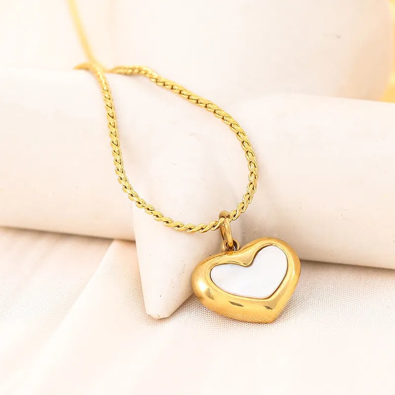 Neréa – Collier cœur en nacre