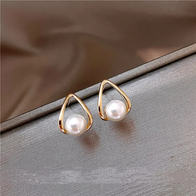 Geah – Boucles d’Oreilles Creuses en Perles d’Or
