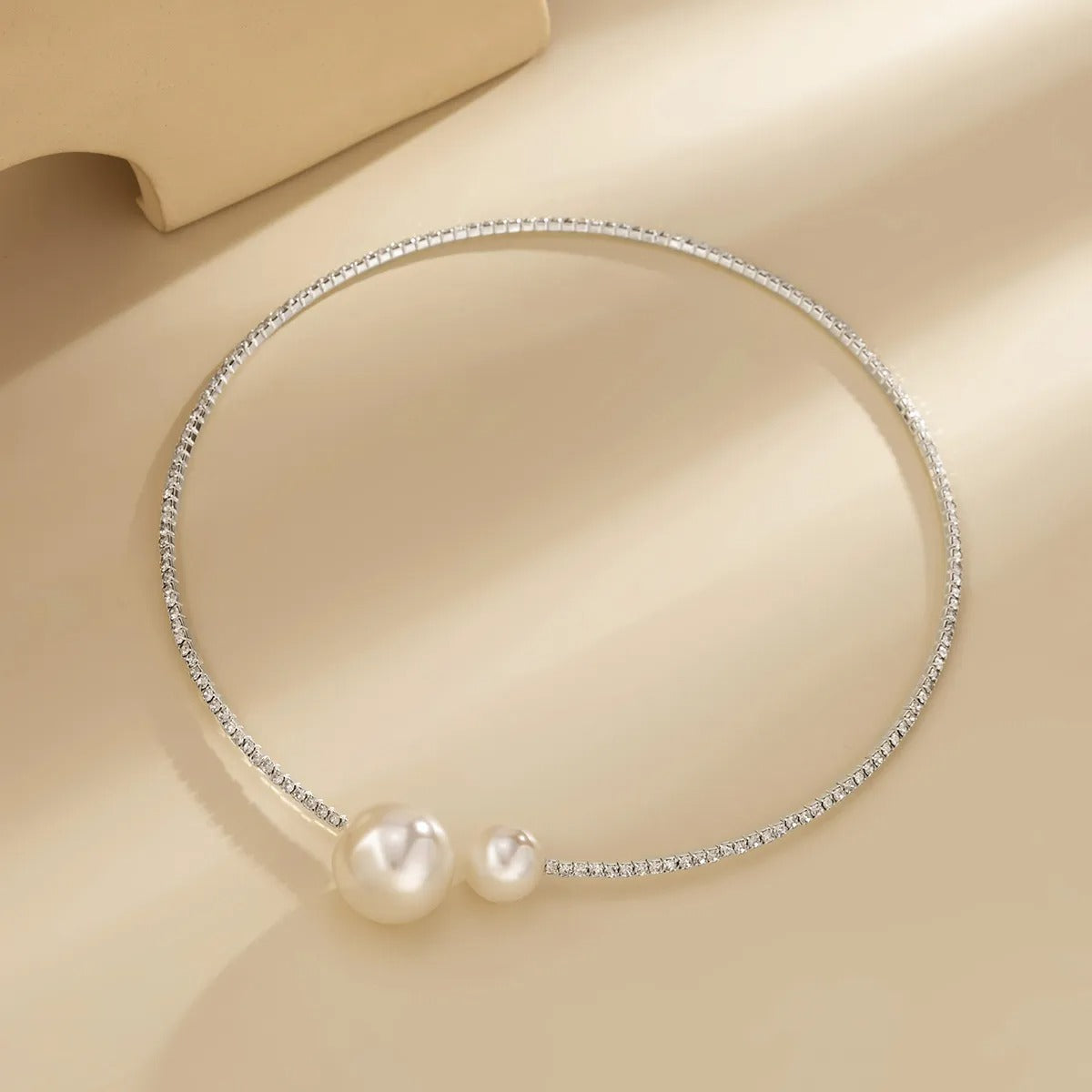 Vina – Collier Ouvert avec Perles