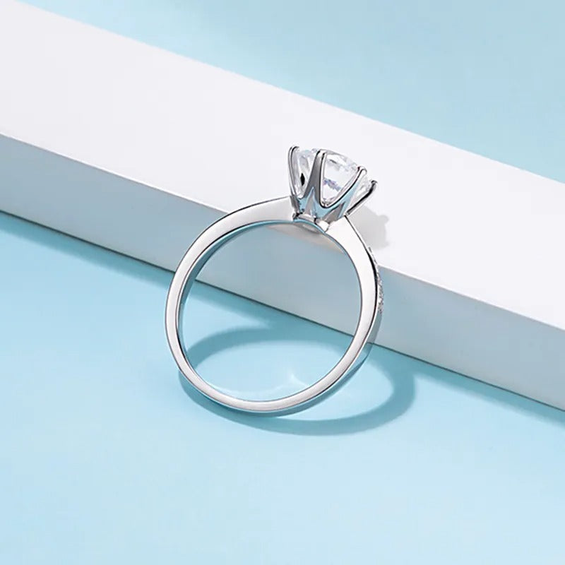 Brianna – Bague Classique Argent Élégance Pure