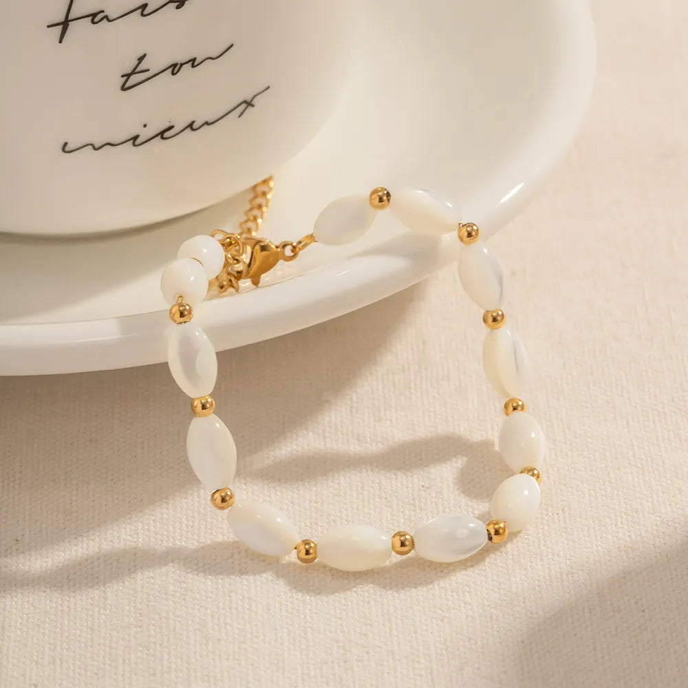 Clara – Bracelet ovale en acier inoxydable doré
