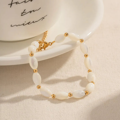 Clara – Bracelet ovale en acier inoxydable doré
