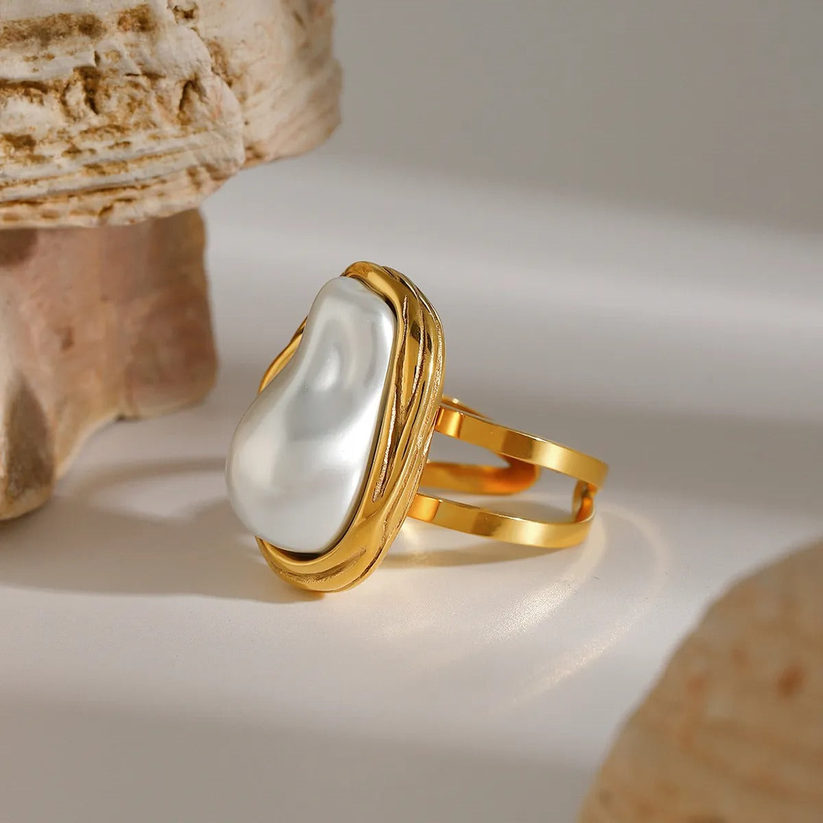 Clemence – Bague Camélia en Or et Perle