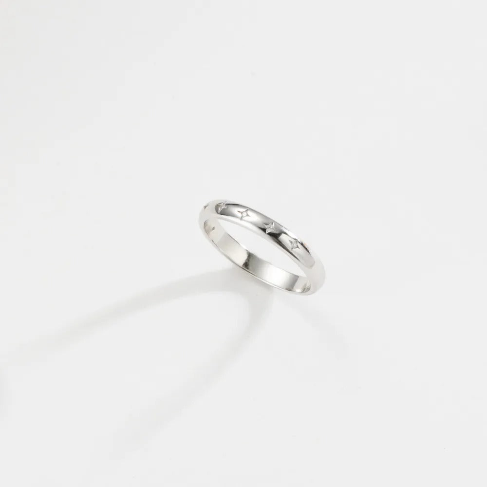 Stella – Bague Bandeau en Or avec Étoile Cosmique