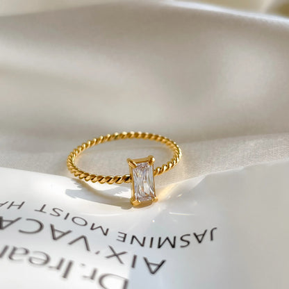 Selin – Bague Pierre Fine Torsadée