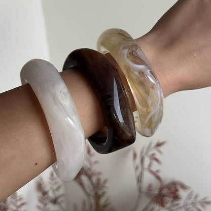 Layra – Bracelet Acrylique Irrégulier Translucide