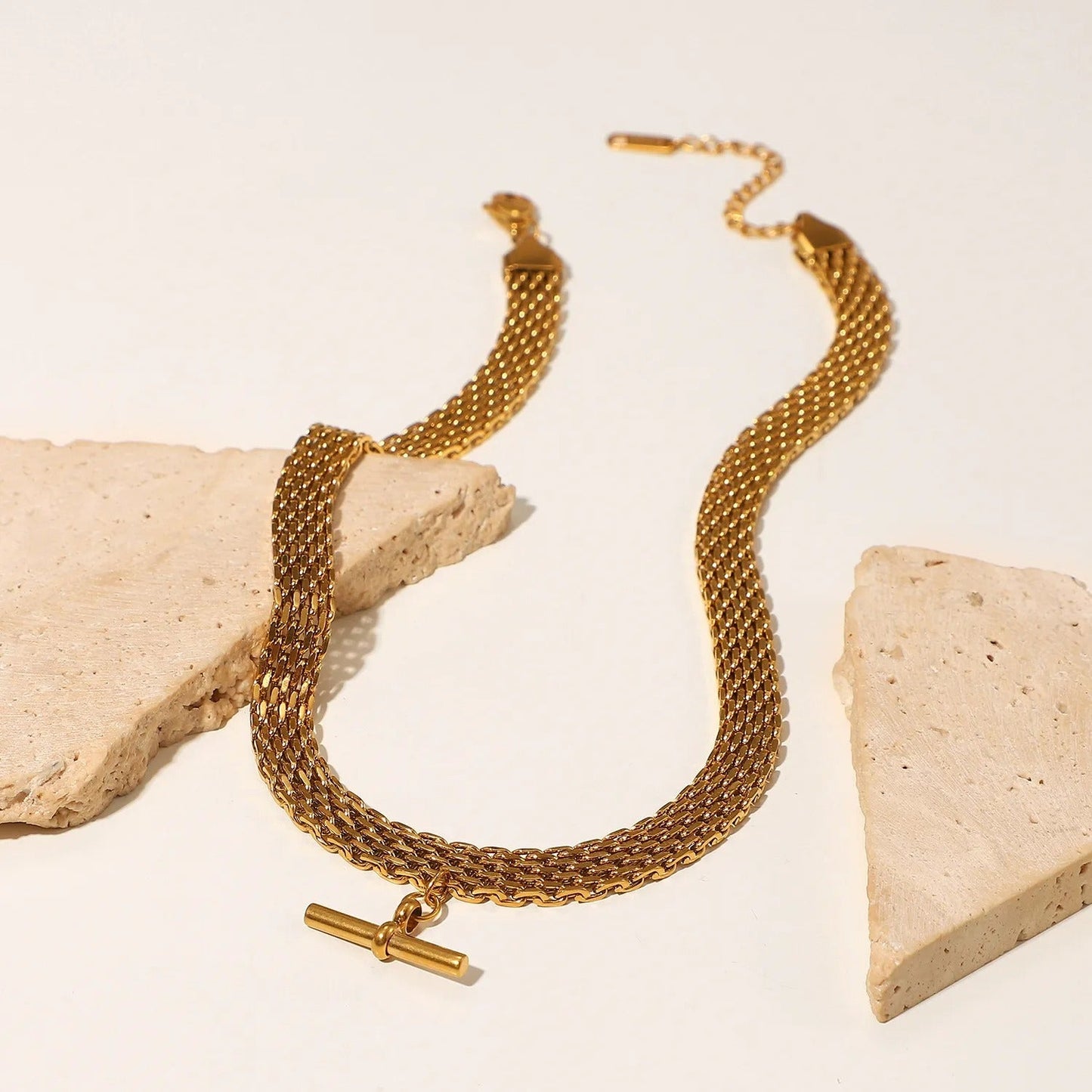 Daria – Collier en Maille avec Fermoir T-Bar
