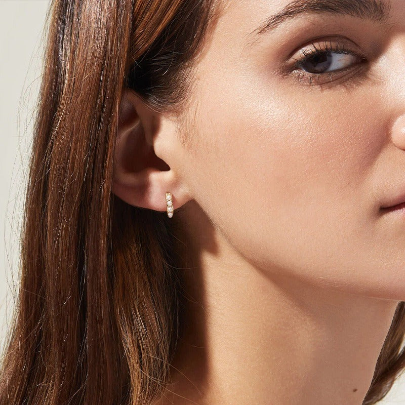 Eléa – Boucles d’Oreilles Cercle Raffiné avec Perle