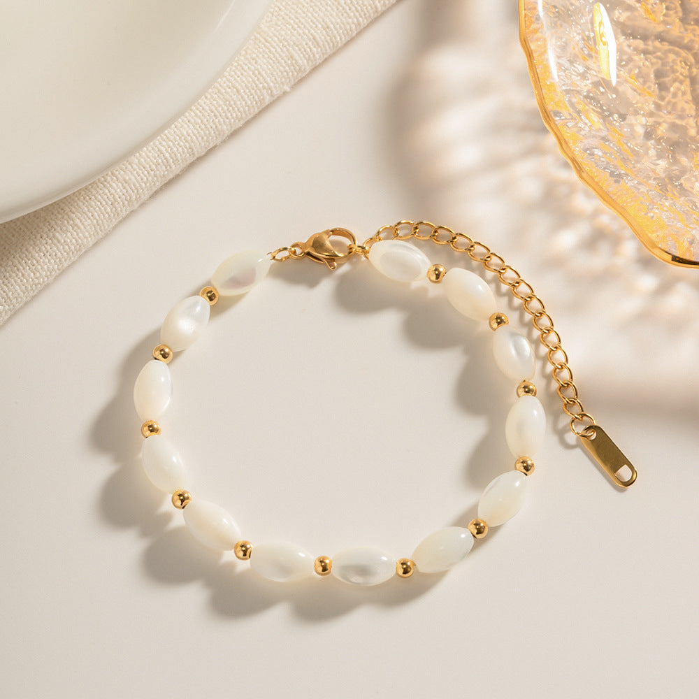 Clara – Bracelet ovale en acier inoxydable doré
