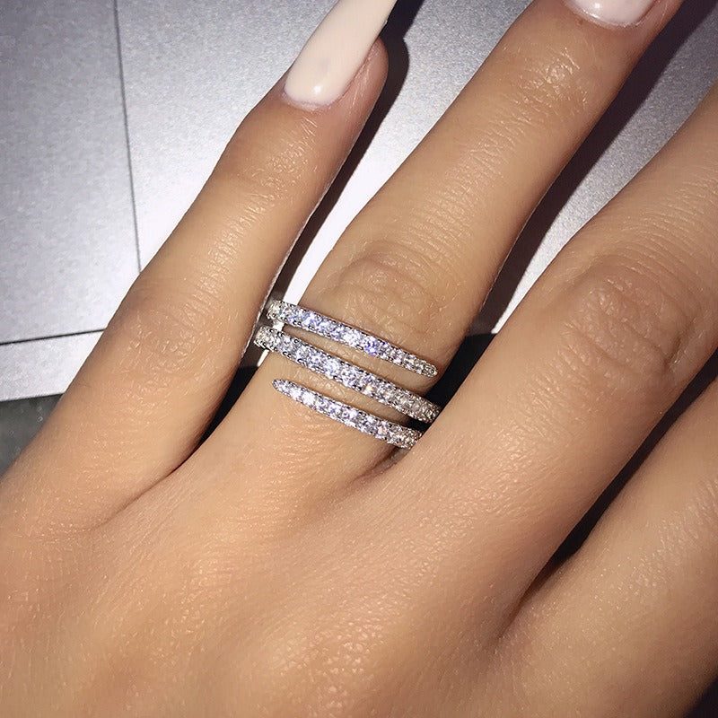 Ailee – Bague Spirale Pavée de Cristaux