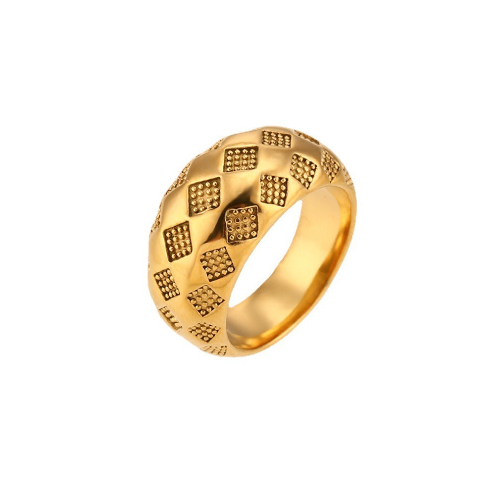 Alba – Bague Rétro Dorée à Motif Treillis