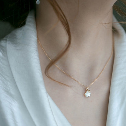 Celine – Collier Pendentif Étoile et Perle Mini