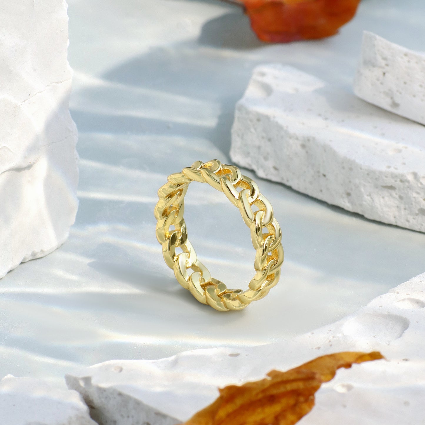 Yna – Bague Torsadée en Or Métallique