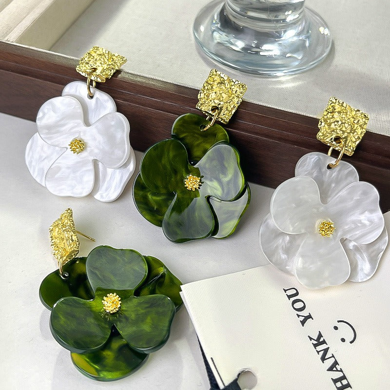 Kai – Boucles d'oreilles pendantes florales dorées
