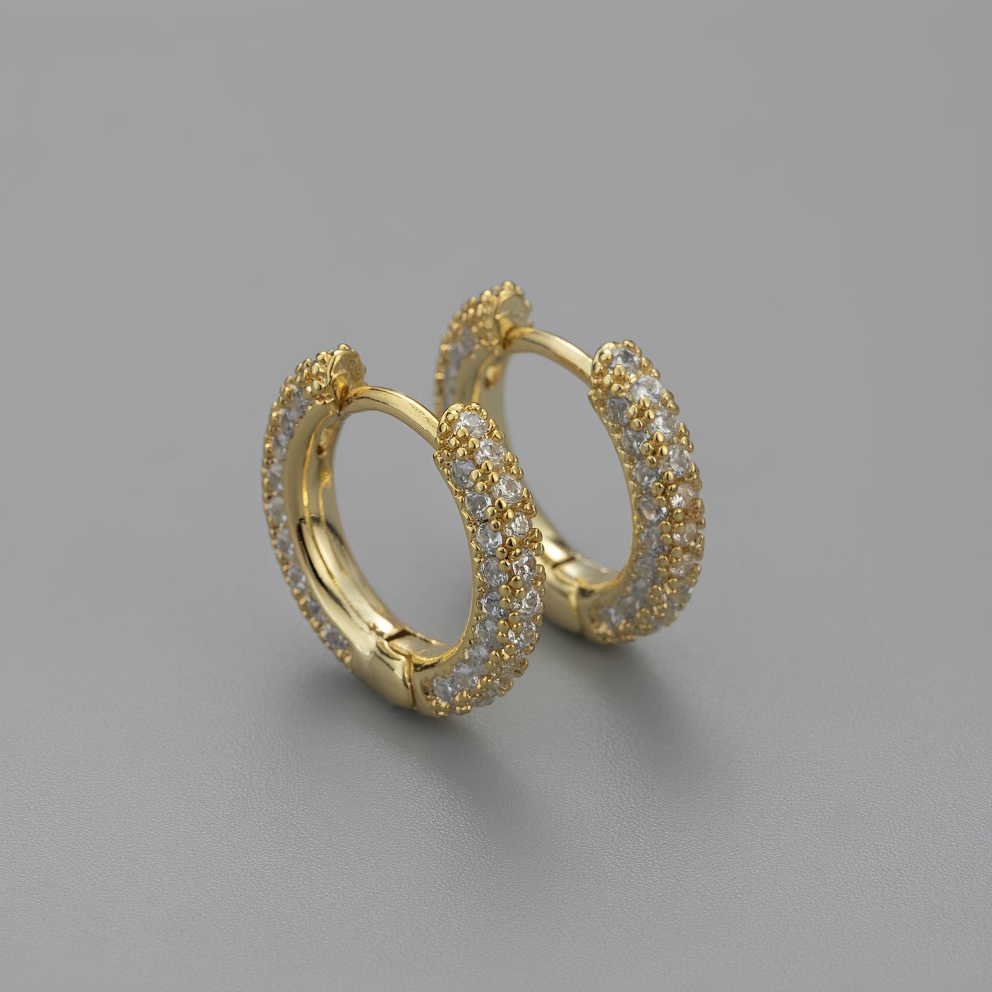 Ceila – Boucles d'Oreilles Créoles Large à Zircon