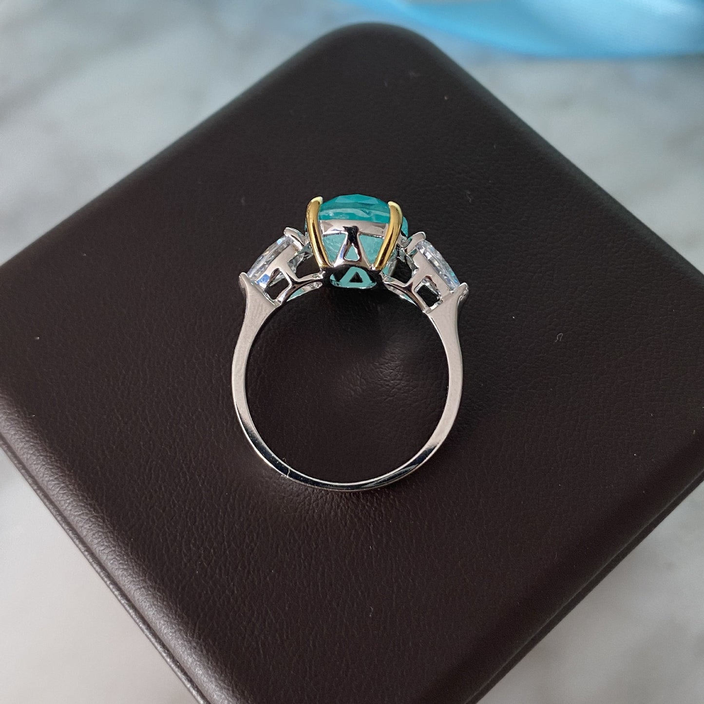 Anika – Bague Statement avec Pierre Azure