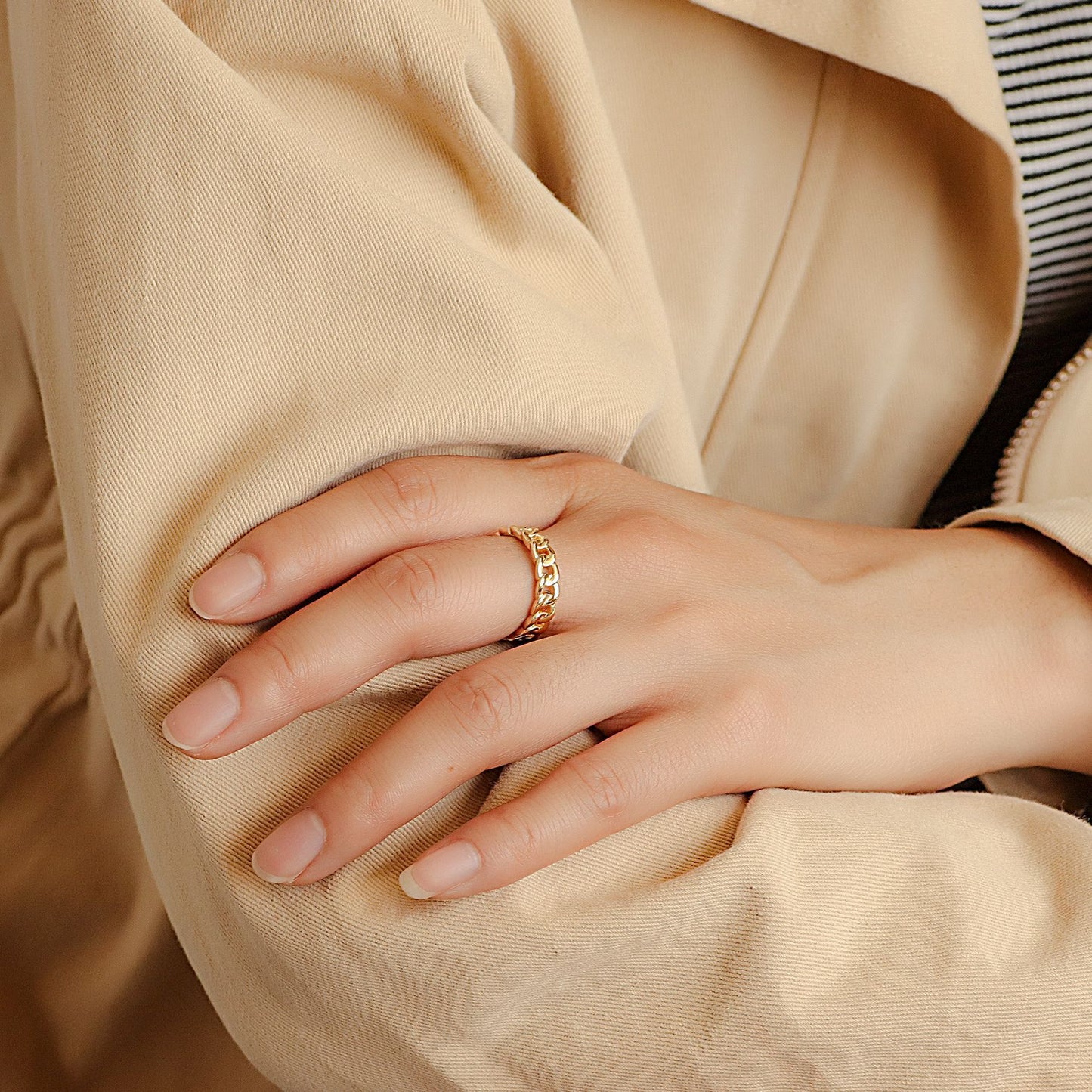 Yna – Bague Torsadée en Or Métallique