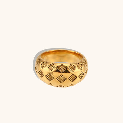 Alba – Bague Rétro Dorée à Motif Treillis