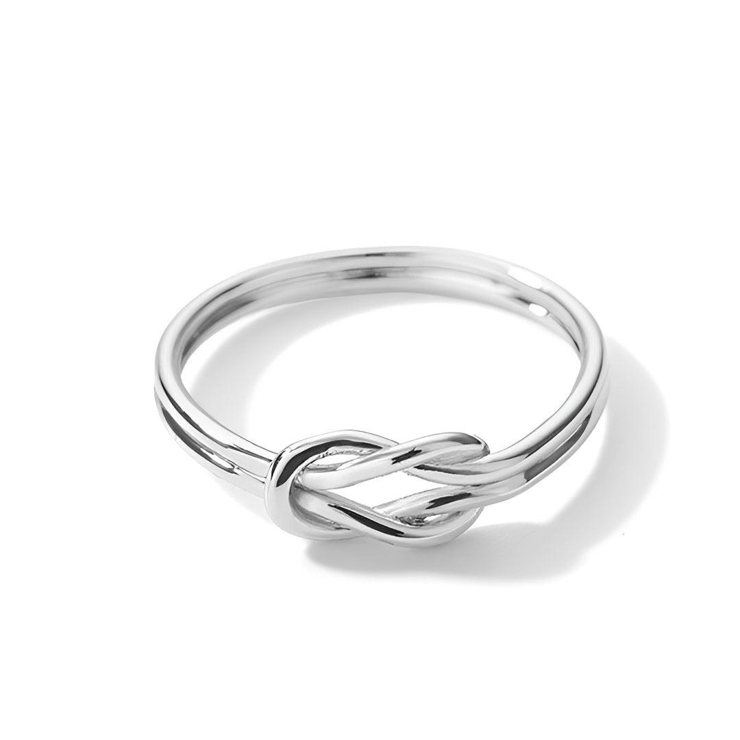 Matilda – Bague Croix Entrelacée