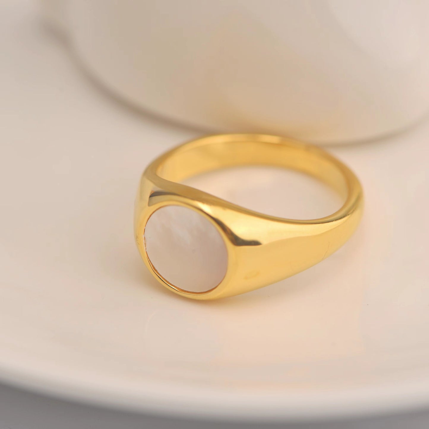 Isabelle – Bague Fritillaire en Coquillage Blanc