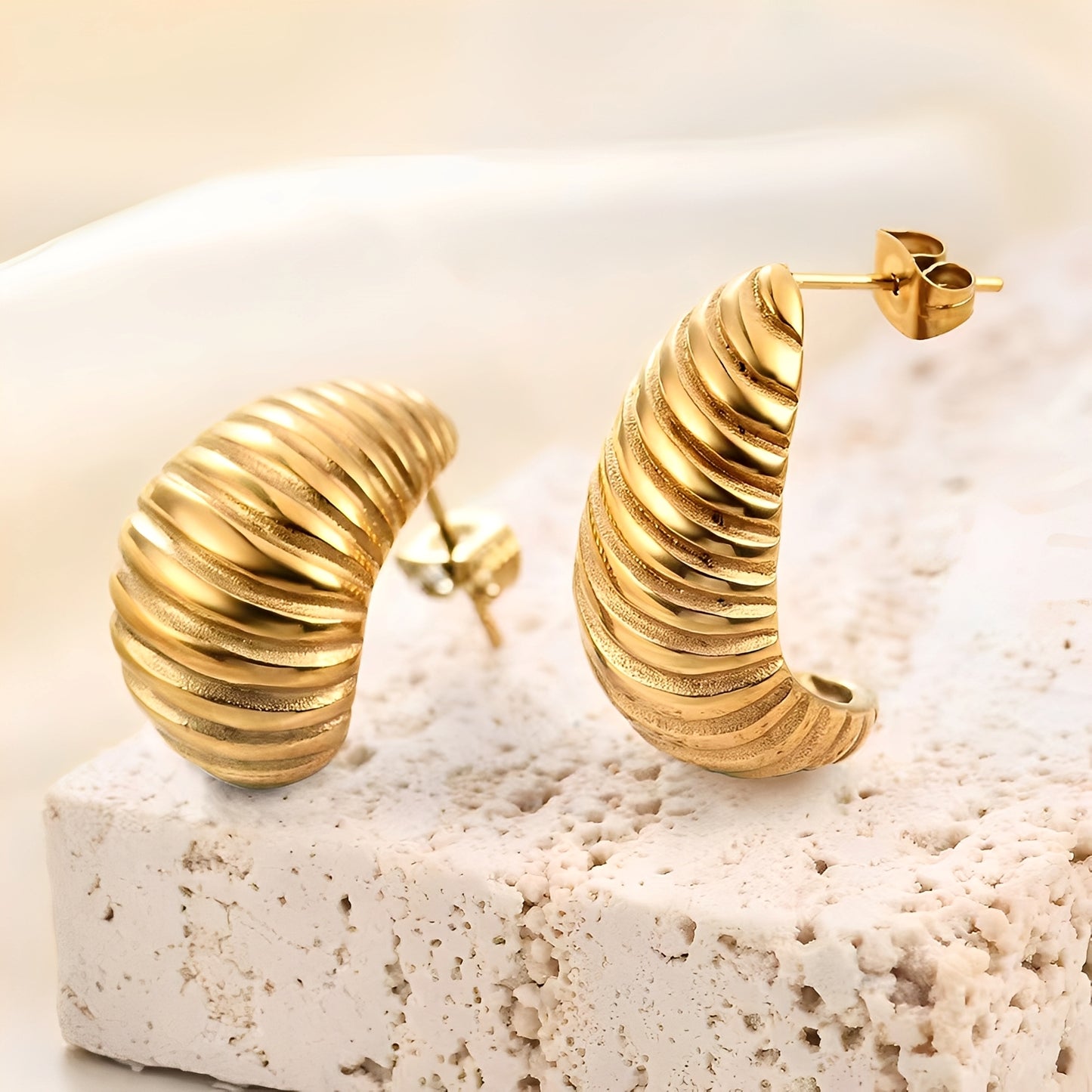 Alice – Boucles d’Oreilles Élégantes Dorées