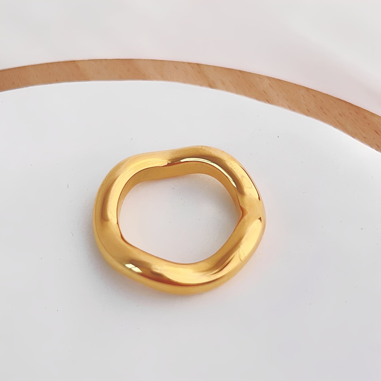 Lorena – Bague Vague Courbée Élégante