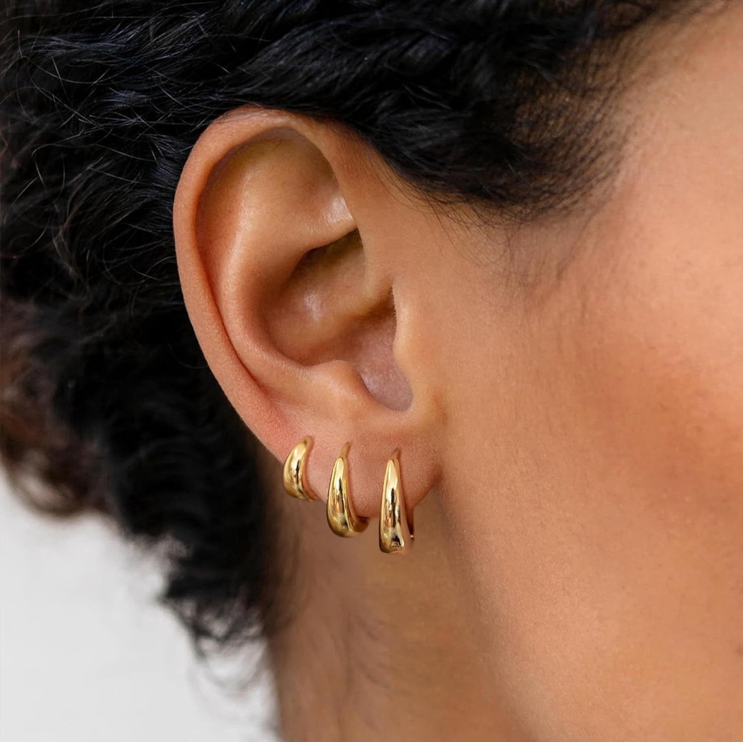 Aurya – Boucles d’Oreilles Simples et Brillantes en Or