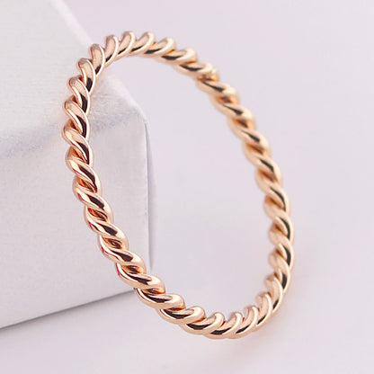 Rina – Bague Torsadée en Acier Titane