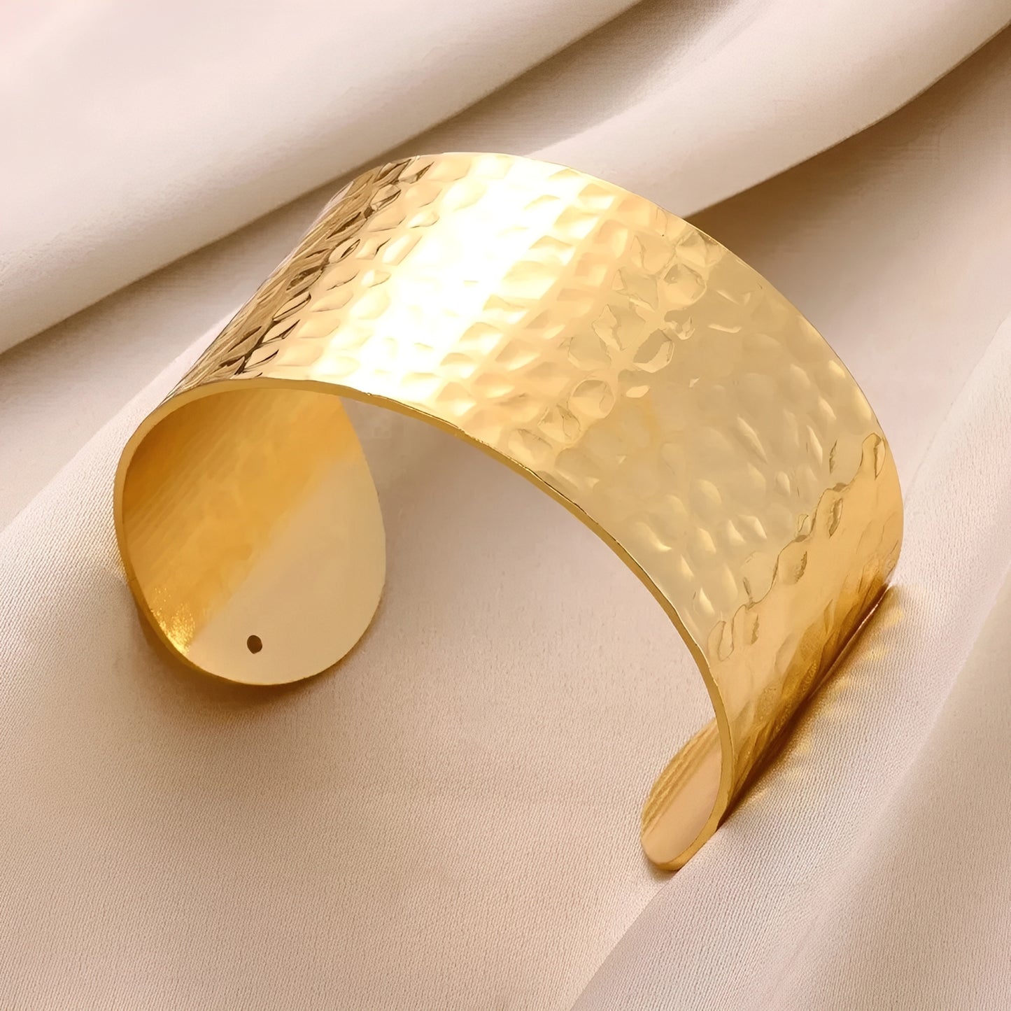 Jisoo – Bracelet en Acier Inoxydable Motif Relief Concave-Convexe