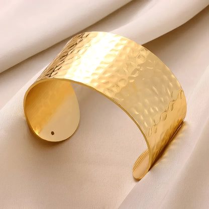 Jisoo – Bracelet en Acier Inoxydable Motif Relief Concave-Convexe