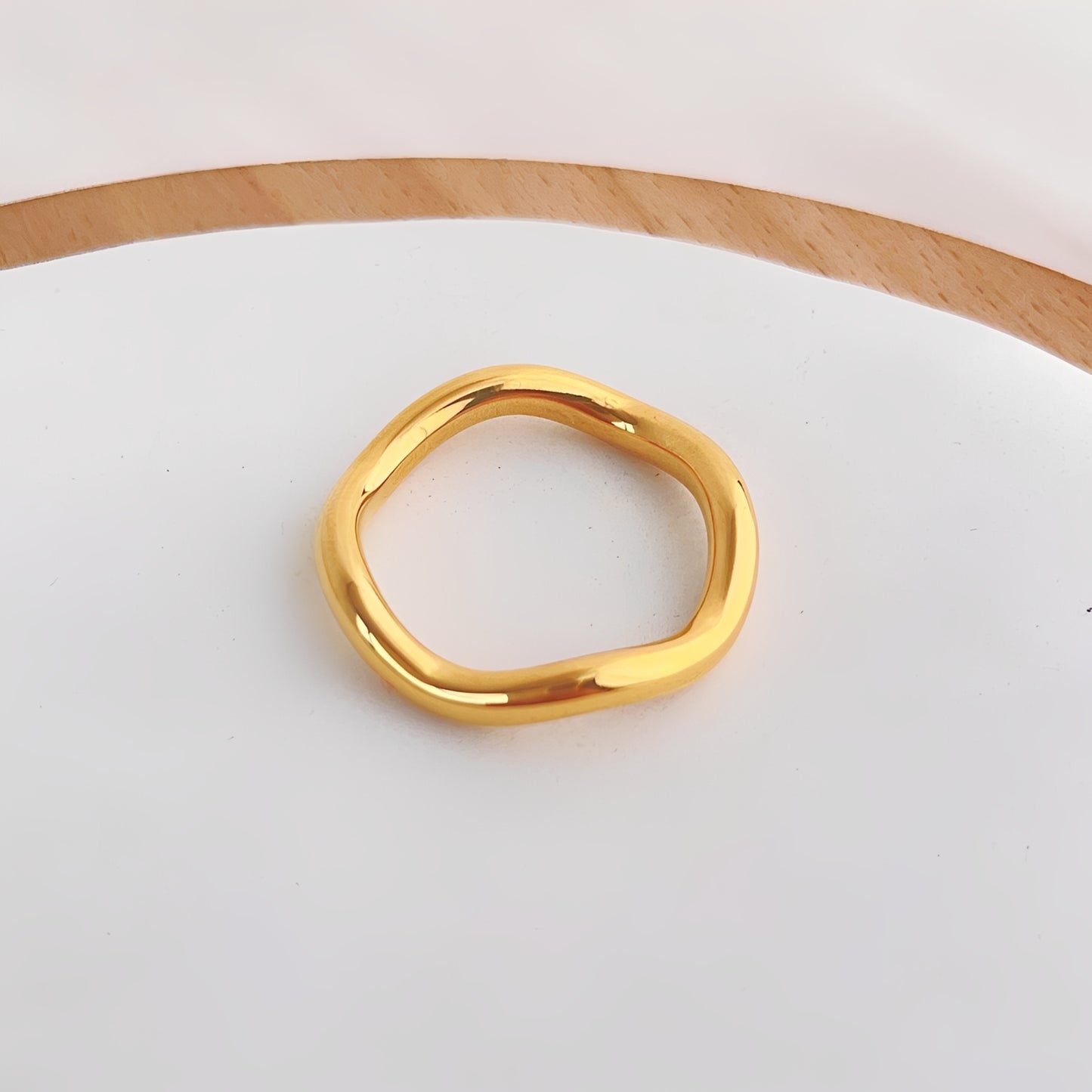 Lorena – Bague Vague Courbée Élégante