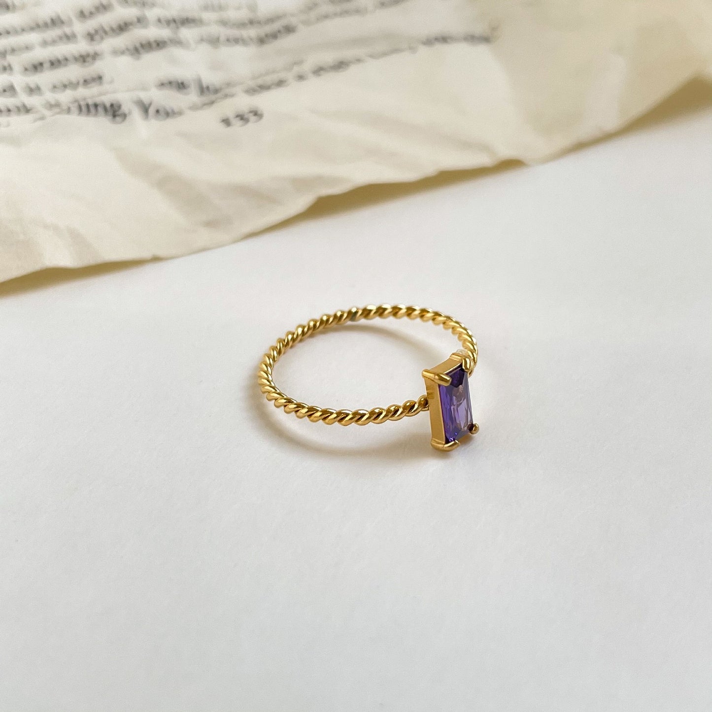 Selin – Bague Pierre Fine Torsadée